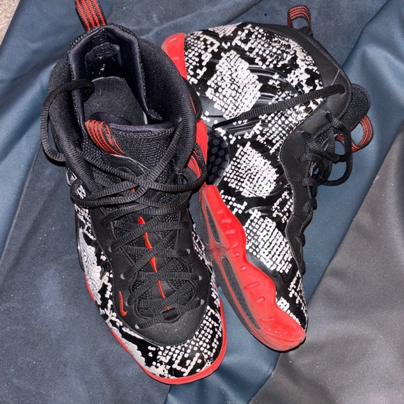 Nike Kids Black and Red Graphic Sneakers